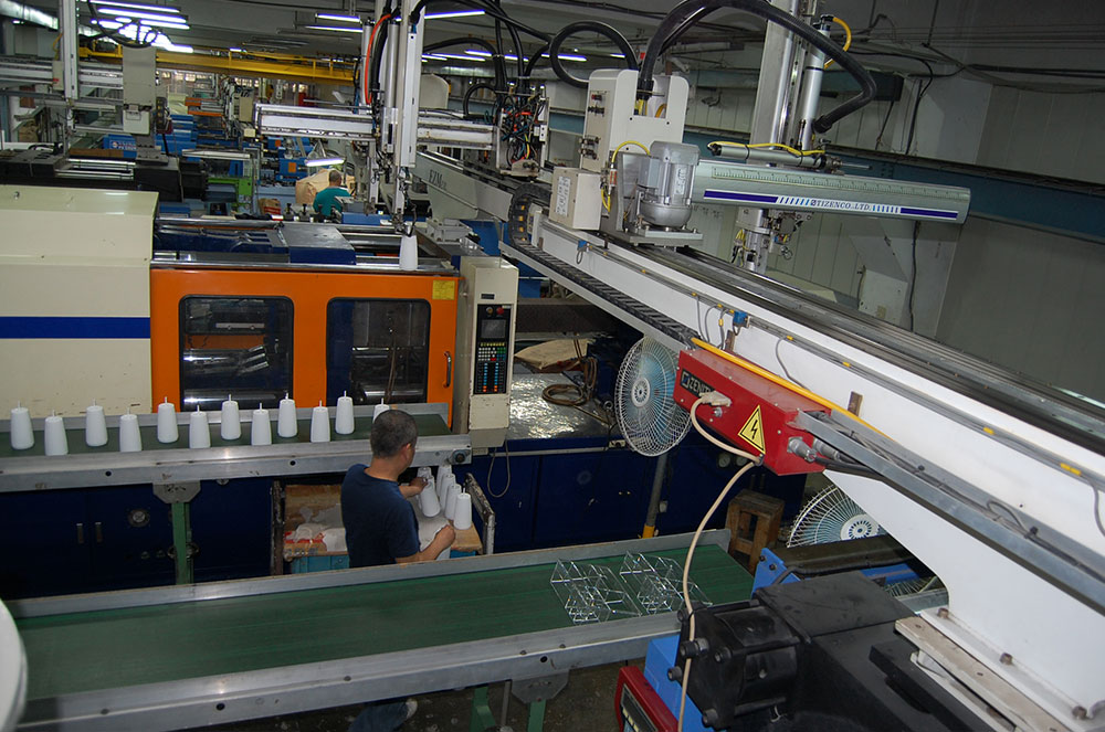 State-of-the-art Injection Molding Machines ranging form 100 to 600 tons